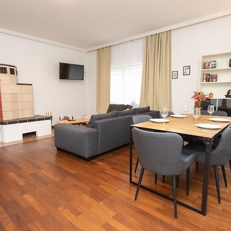 Stadthaus Mit 2 Schlafzimmern & Wohnzimmer Mit Kamin - Kostenloser Privat-Parkplatz Auf Dem Grundstueck Лайпциг Екстериор снимка