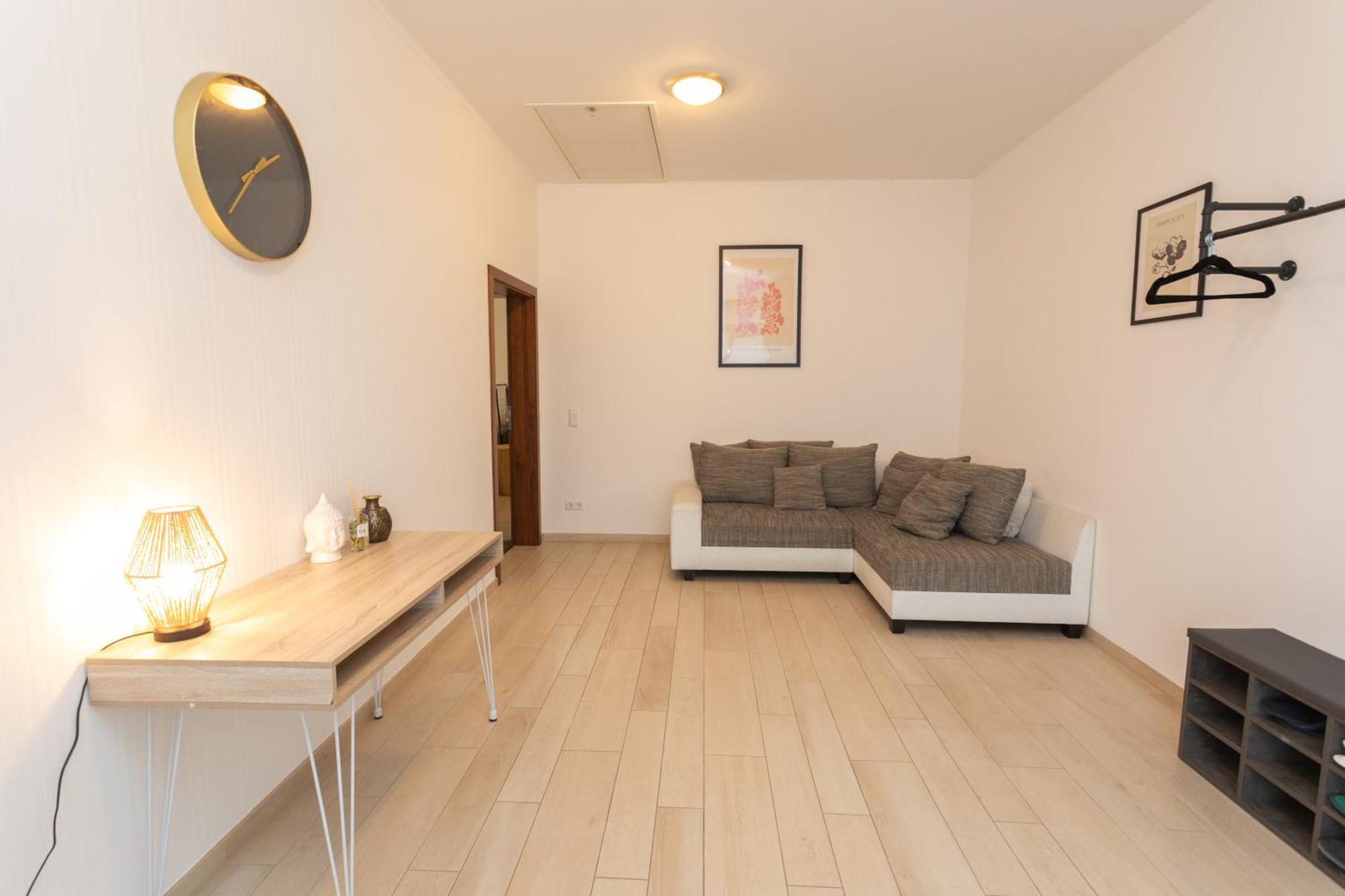Stadthaus Mit 2 Schlafzimmern & Wohnzimmer Mit Kamin - Kostenloser Privat-Parkplatz Auf Dem Grundstueck Лайпциг Екстериор снимка