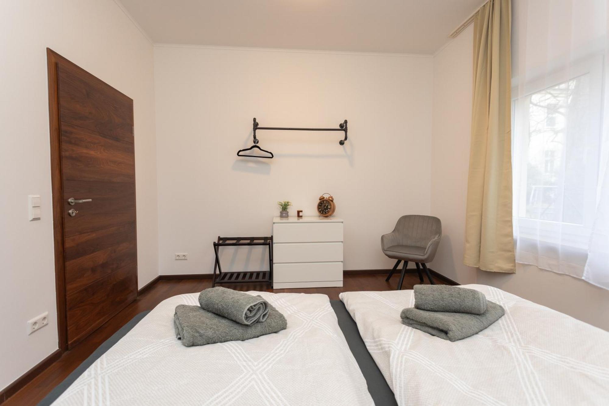 Stadthaus Mit 2 Schlafzimmern & Wohnzimmer Mit Kamin - Kostenloser Privat-Parkplatz Auf Dem Grundstueck Лайпциг Екстериор снимка