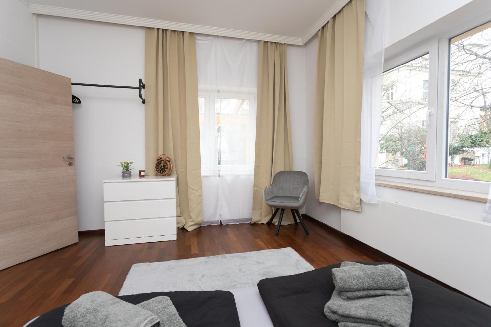 Stadthaus Mit 2 Schlafzimmern & Wohnzimmer Mit Kamin - Kostenloser Privat-Parkplatz Auf Dem Grundstueck Лайпциг Екстериор снимка