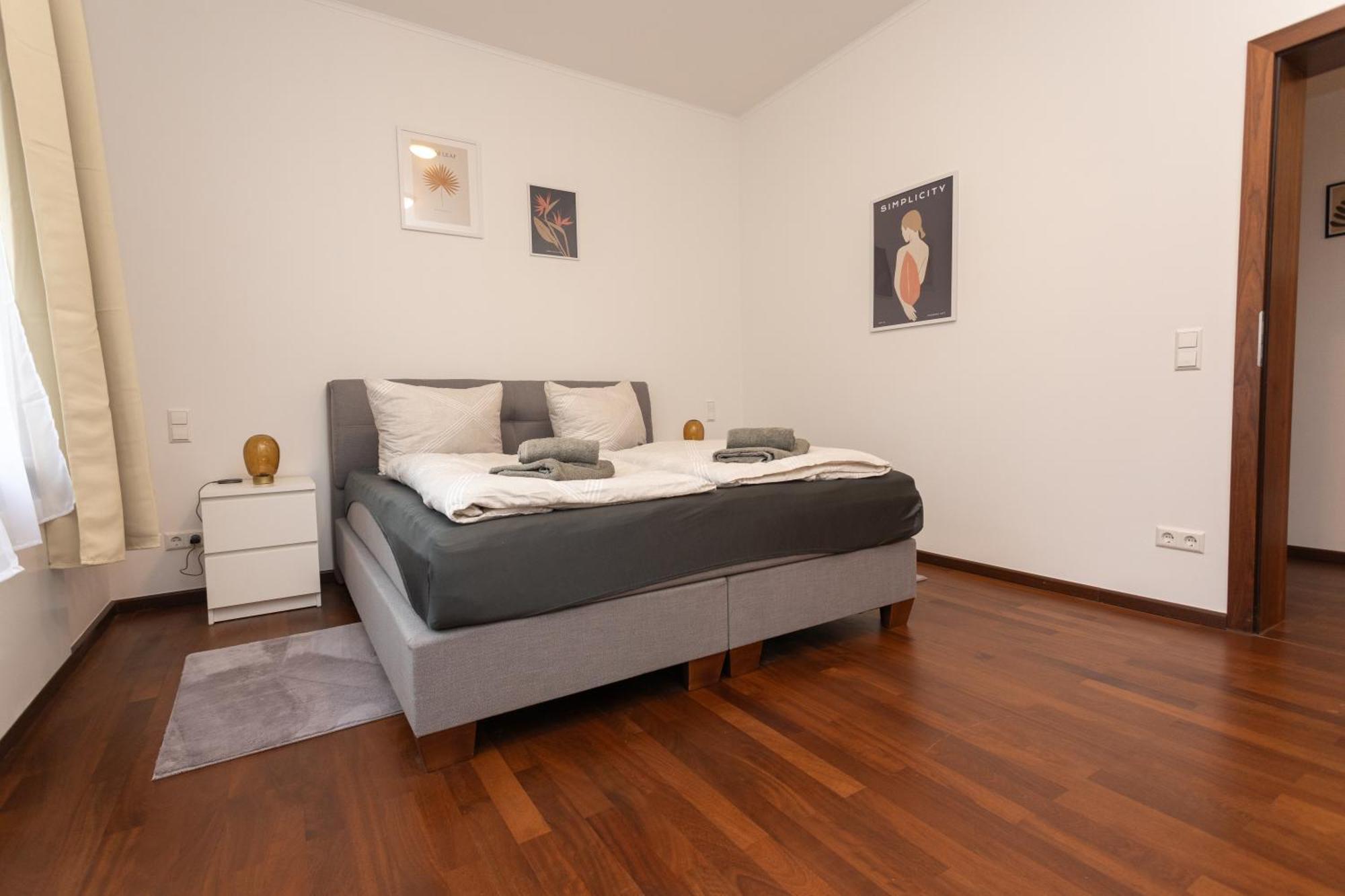 Stadthaus Mit 2 Schlafzimmern & Wohnzimmer Mit Kamin - Kostenloser Privat-Parkplatz Auf Dem Grundstueck Лайпциг Екстериор снимка