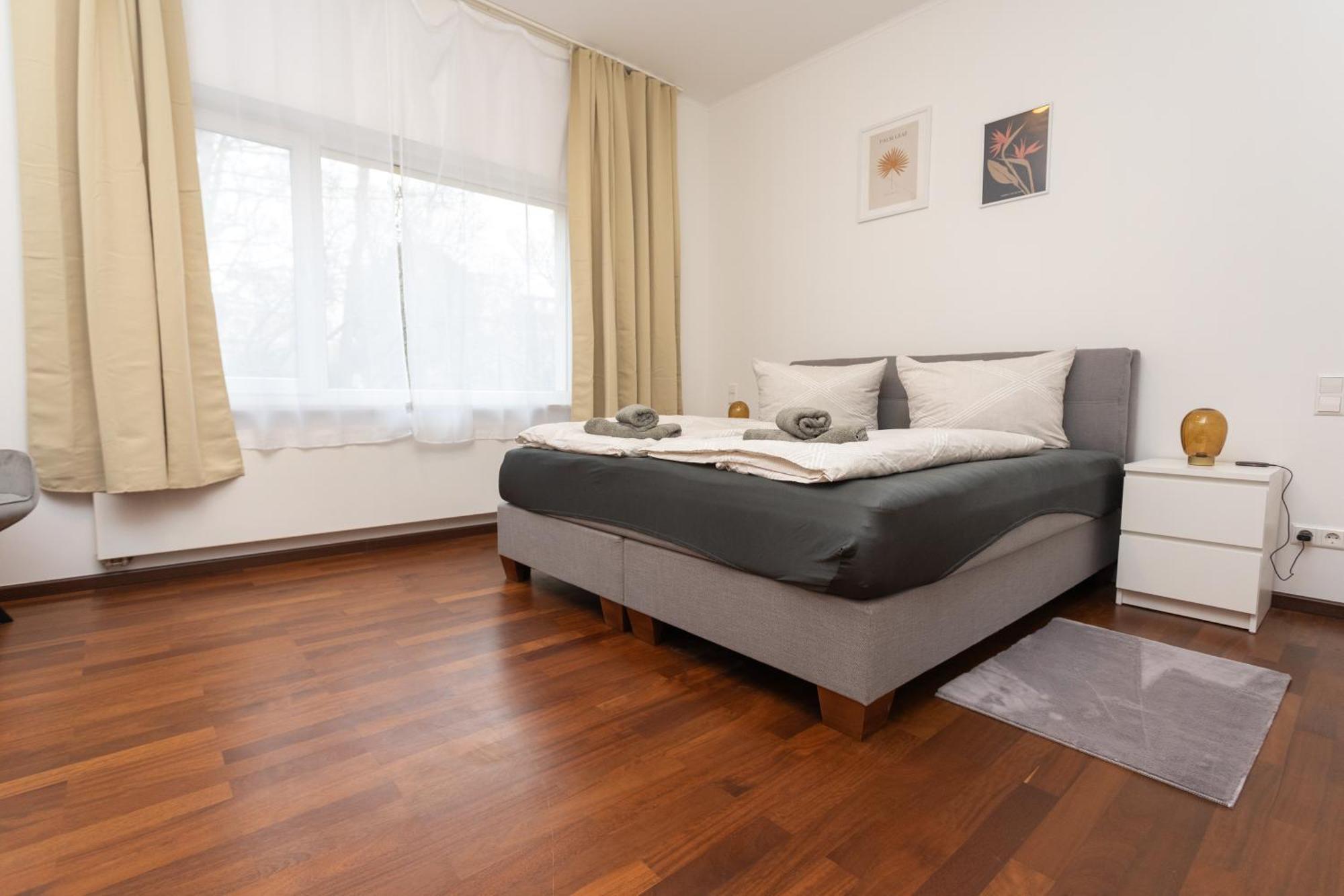 Stadthaus Mit 2 Schlafzimmern & Wohnzimmer Mit Kamin - Kostenloser Privat-Parkplatz Auf Dem Grundstueck Лайпциг Екстериор снимка