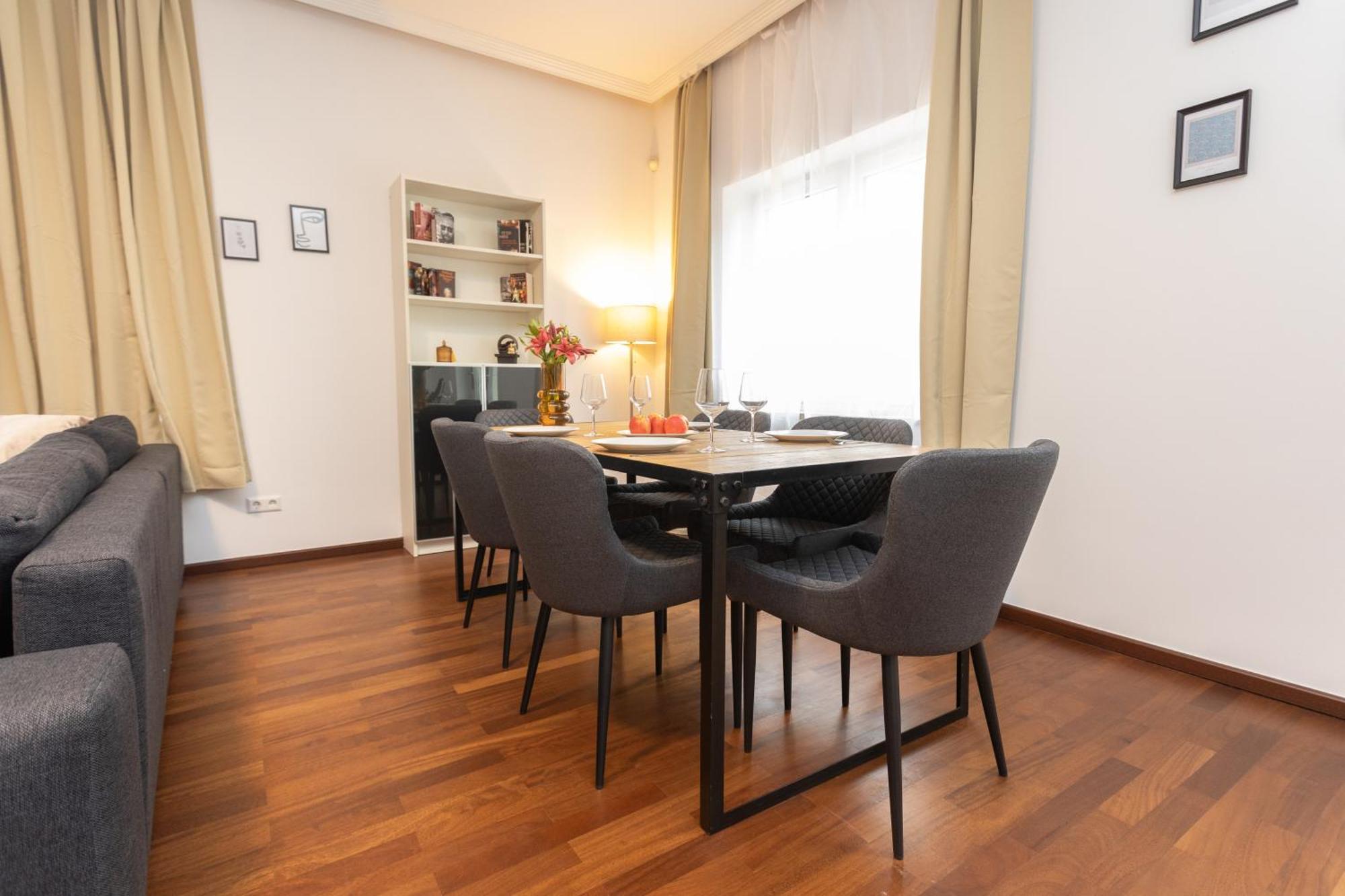 Stadthaus Mit 2 Schlafzimmern & Wohnzimmer Mit Kamin - Kostenloser Privat-Parkplatz Auf Dem Grundstueck Лайпциг Екстериор снимка
