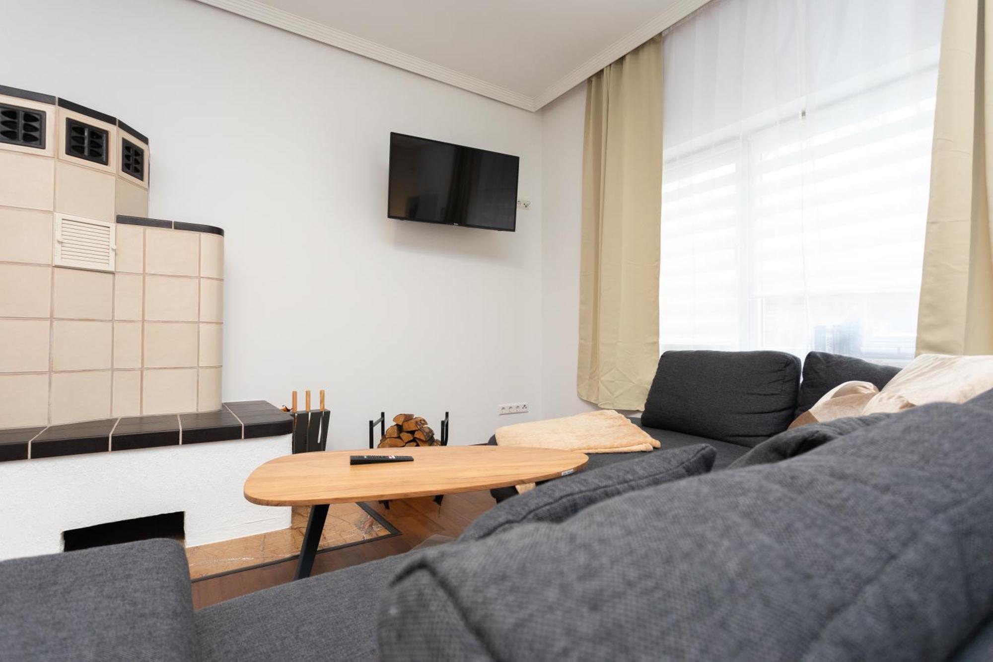 Stadthaus Mit 2 Schlafzimmern & Wohnzimmer Mit Kamin - Kostenloser Privat-Parkplatz Auf Dem Grundstueck Лайпциг Екстериор снимка