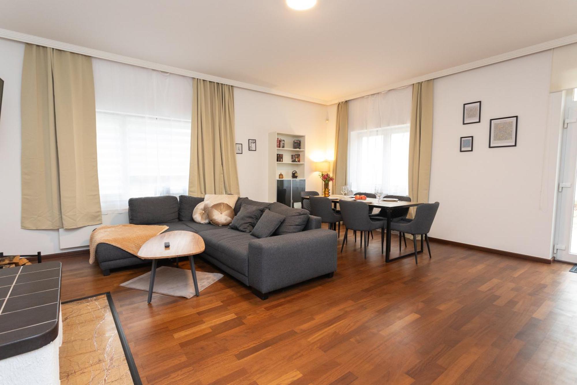 Stadthaus Mit 2 Schlafzimmern & Wohnzimmer Mit Kamin - Kostenloser Privat-Parkplatz Auf Dem Grundstueck Лайпциг Екстериор снимка